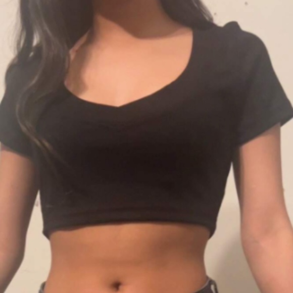CROP TOP - Picture 2 of 10
